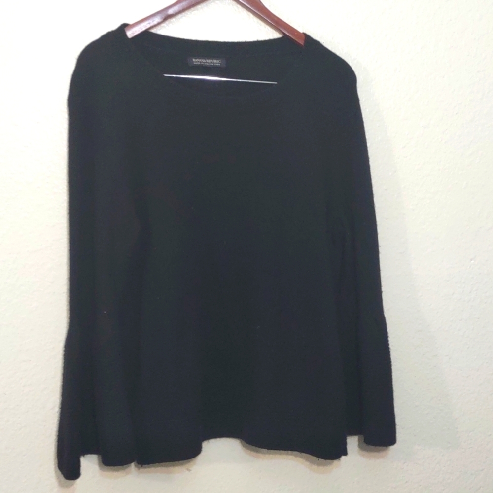 SLIGHTLY USED BANANA REPUBLIC MADE OF ITALIAN YARN SIZE XL BLACK BELL SLEEVES